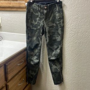 White House Black Market slim ankle camo pants. Size 00